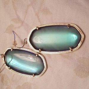 Classic Kendra Scott earrings!